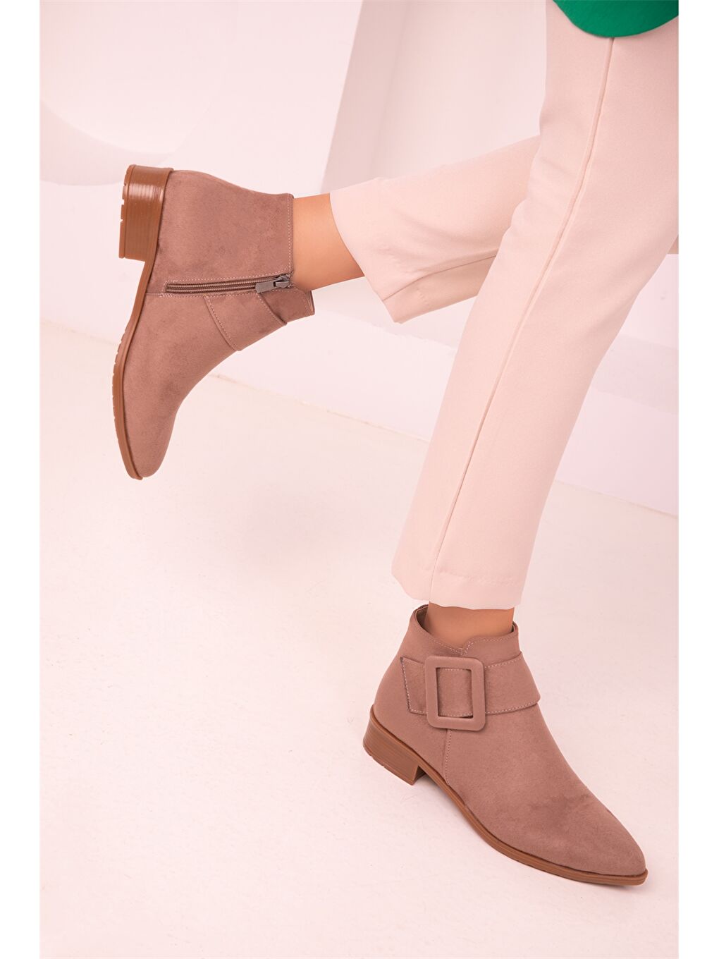 Kahverengi Toka Detaylı Fermuarlı Kadın Bot