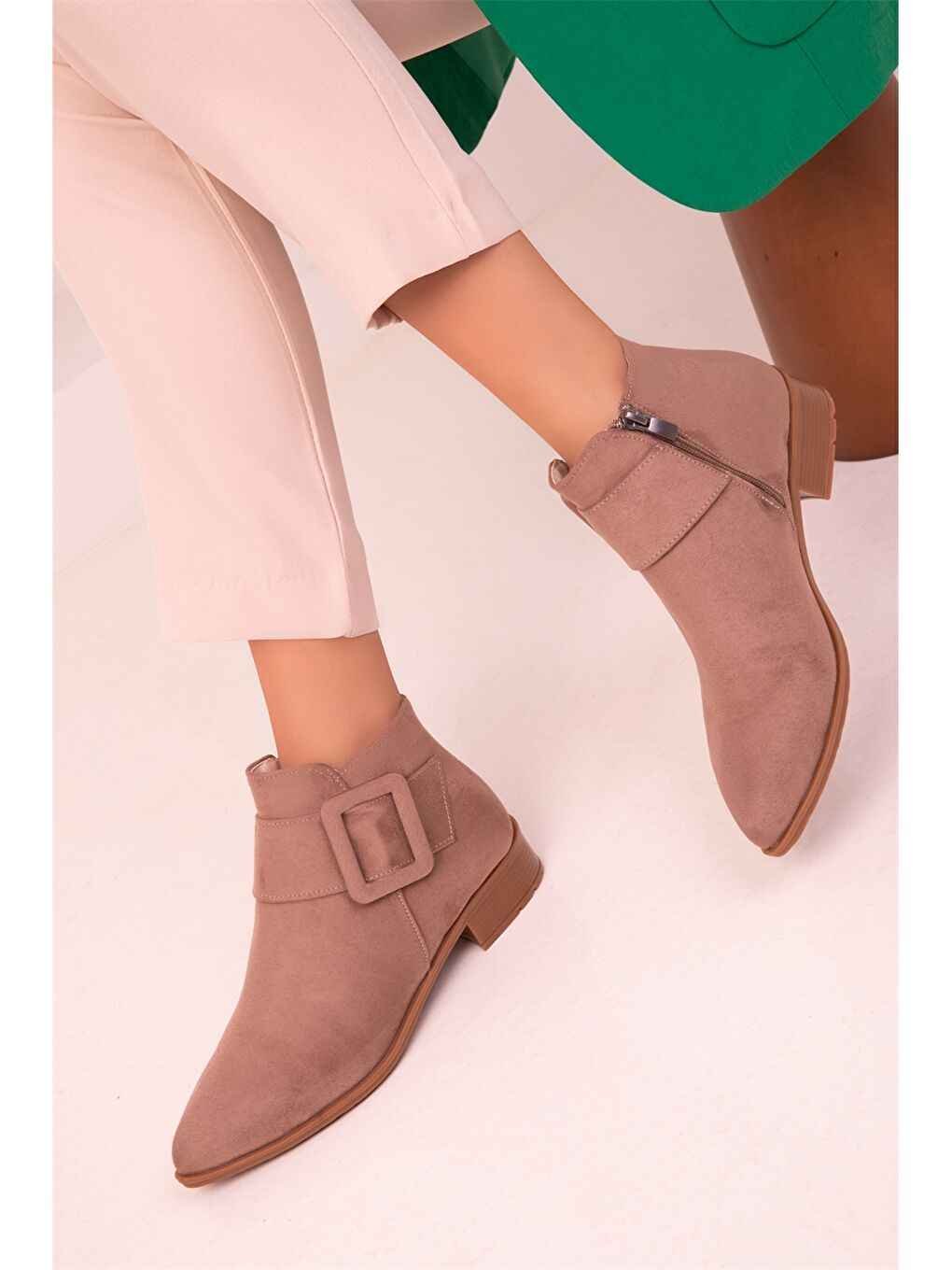 Kahverengi Toka Detaylı Fermuarlı Kadın Bot-1