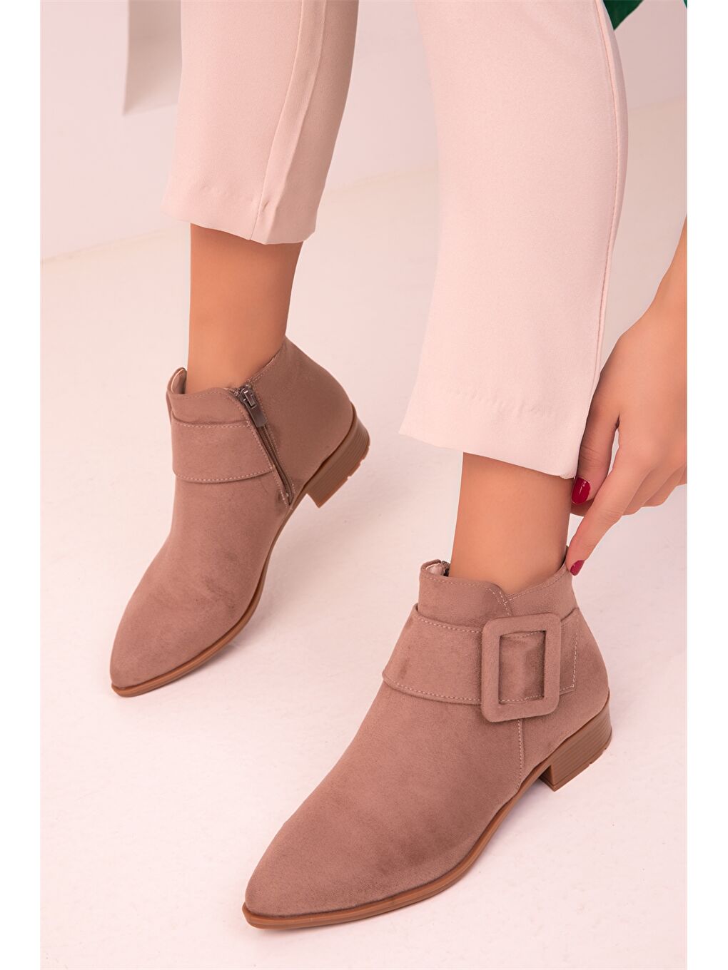 Kahverengi Toka Detaylı Fermuarlı Kadın Bot-2