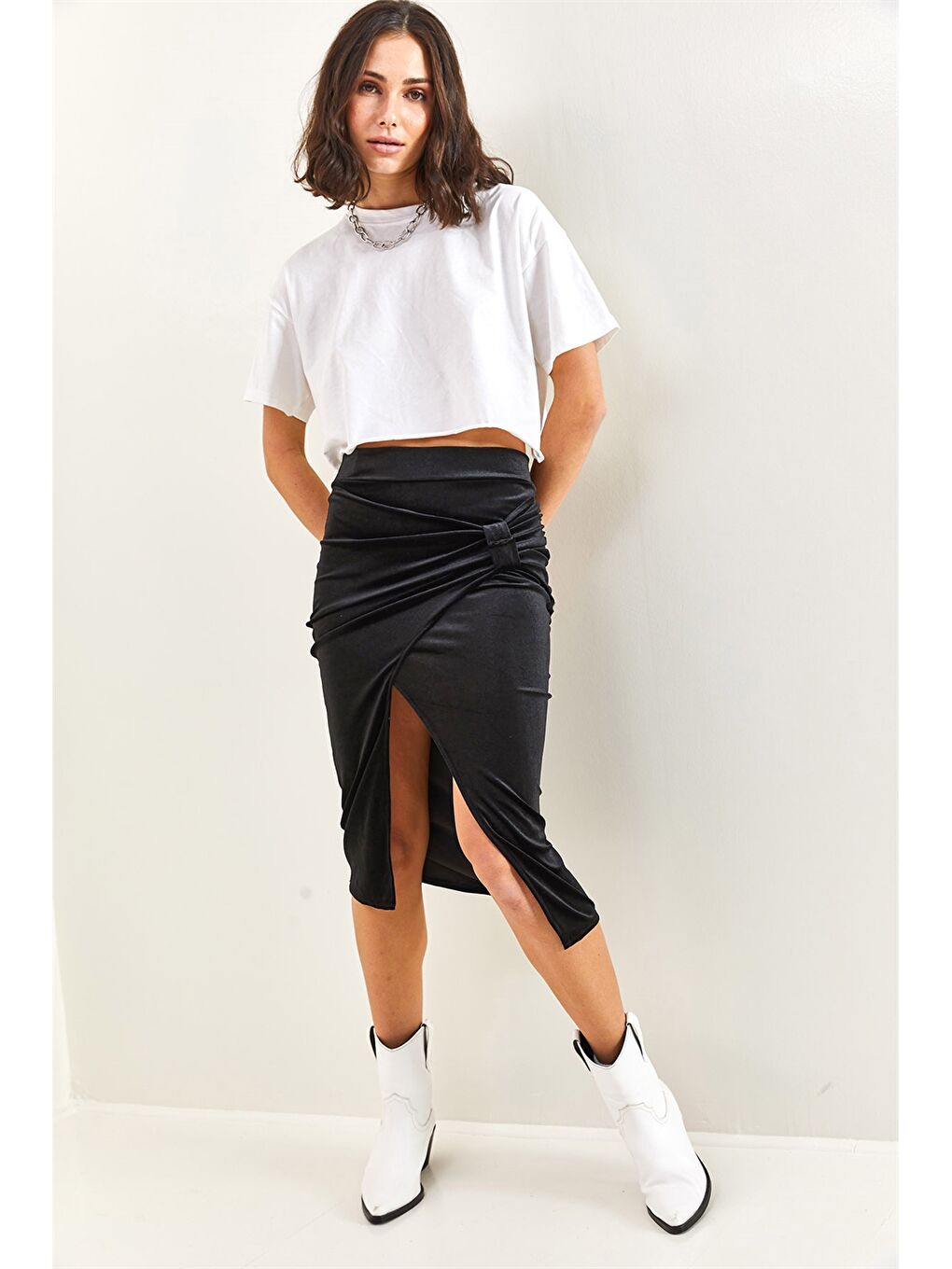 Siyah Önden Büzgü Detaylı Kadife Kadın Etek-1
