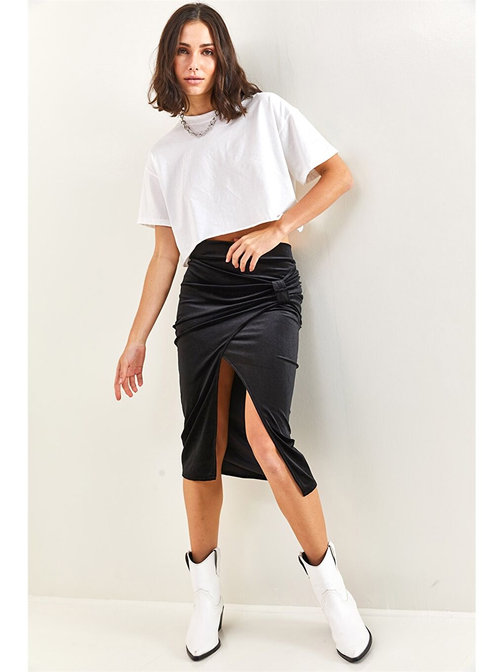 Siyah Önden Büzgü Detaylı Kadife Kadın Etek-2