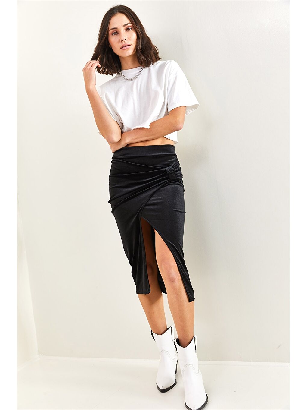 Siyah Önden Büzgü Detaylı Kadife Kadın Etek-4