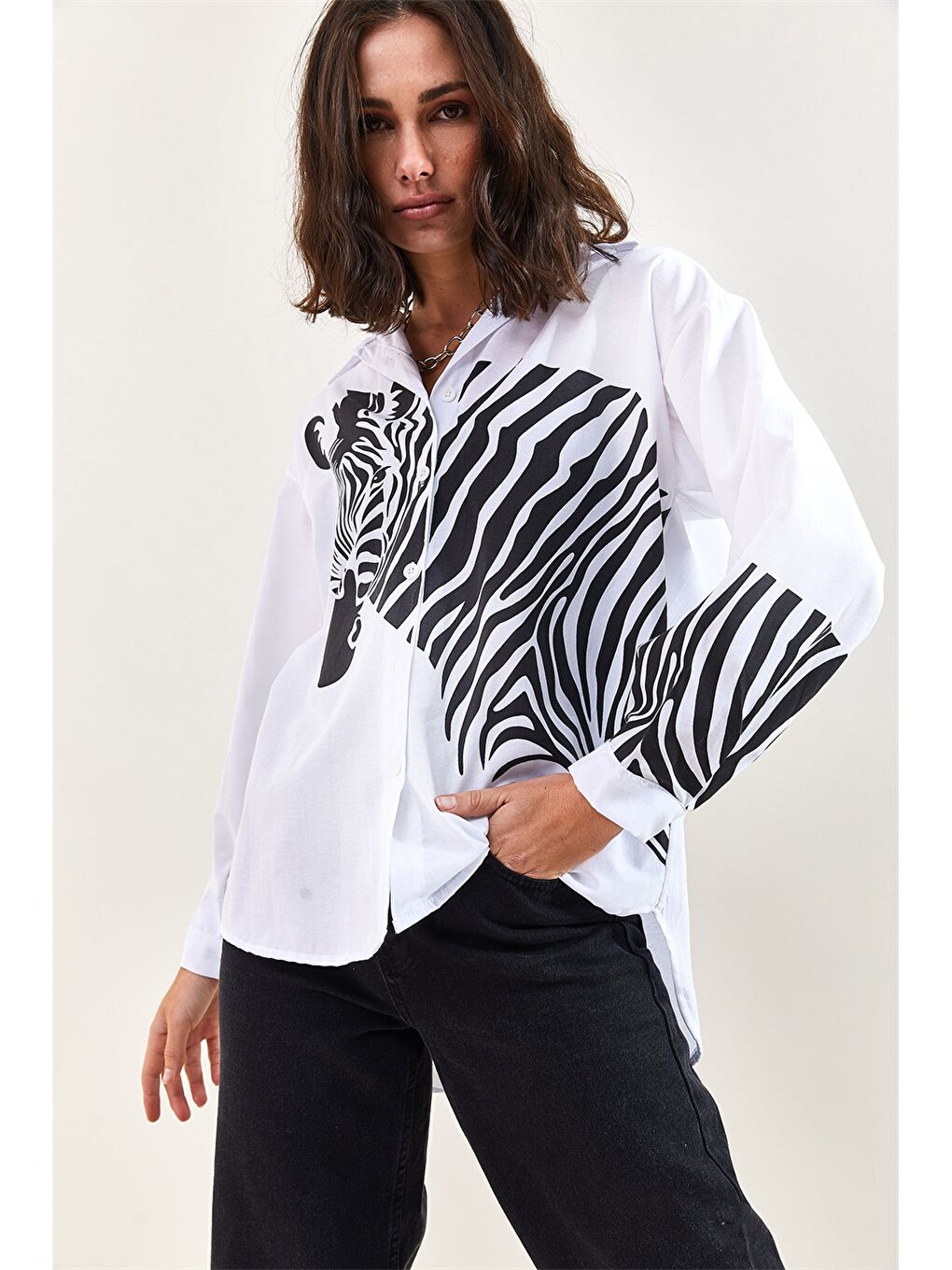 Beyaz Baskılı Uzun Kollu Kadın Gömlek-4