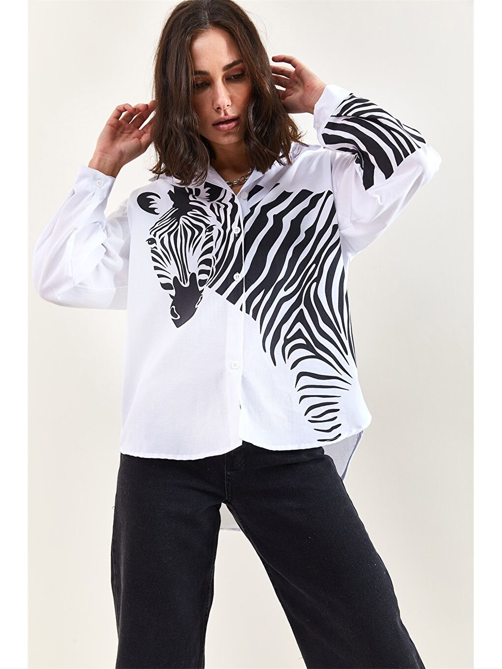 Beyaz Baskılı Uzun Kollu Kadın Gömlek-6