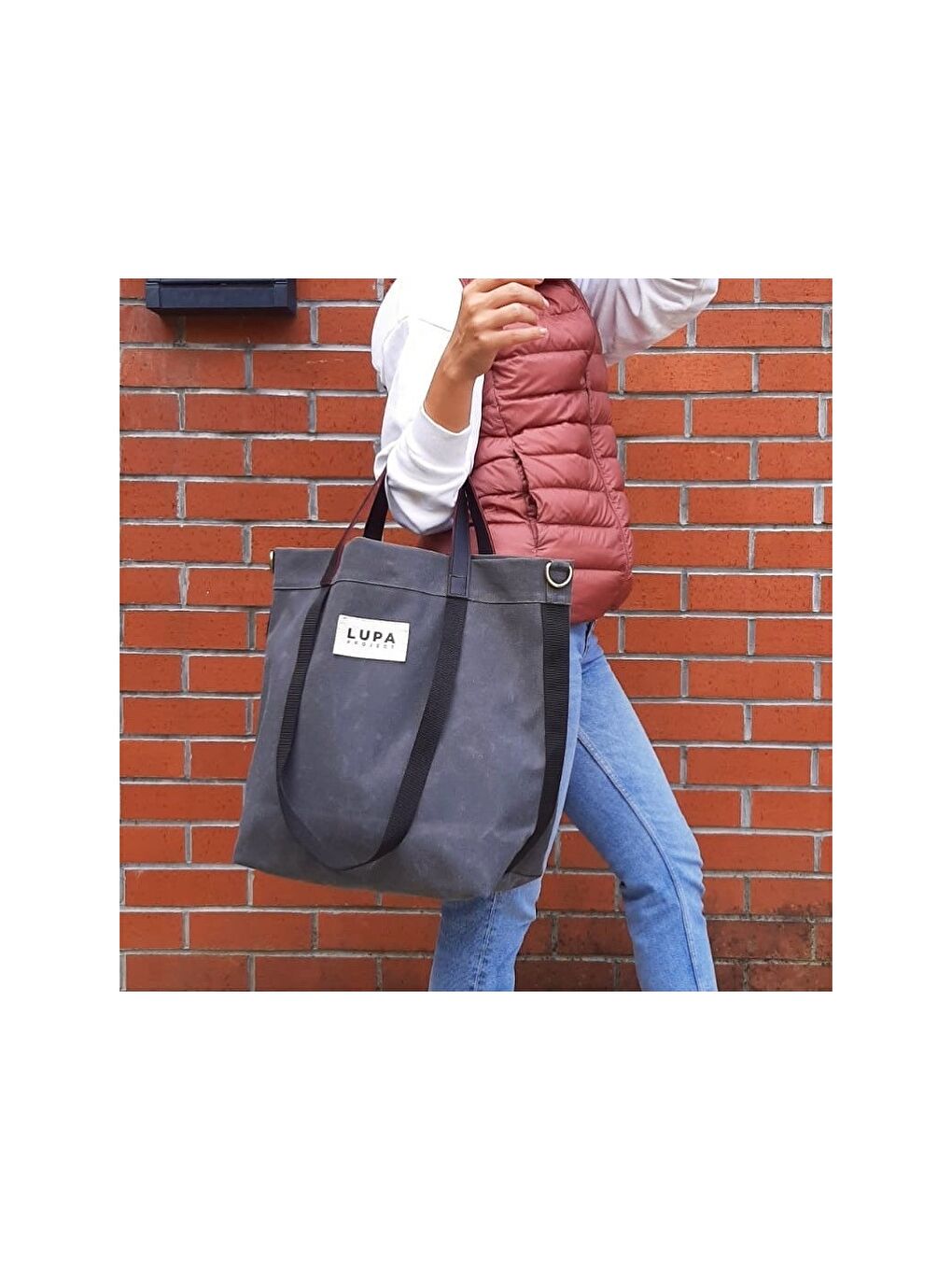 Gri Etiket Baskılı Kadın Omuz Çantası