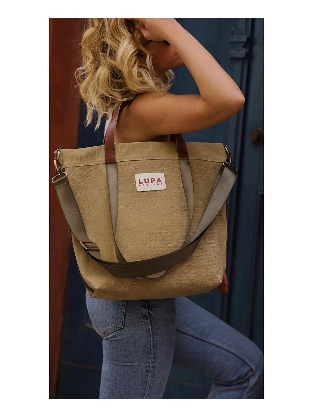 Kahverengi Etiket Baskılı Kadın Omuz Çantası-1