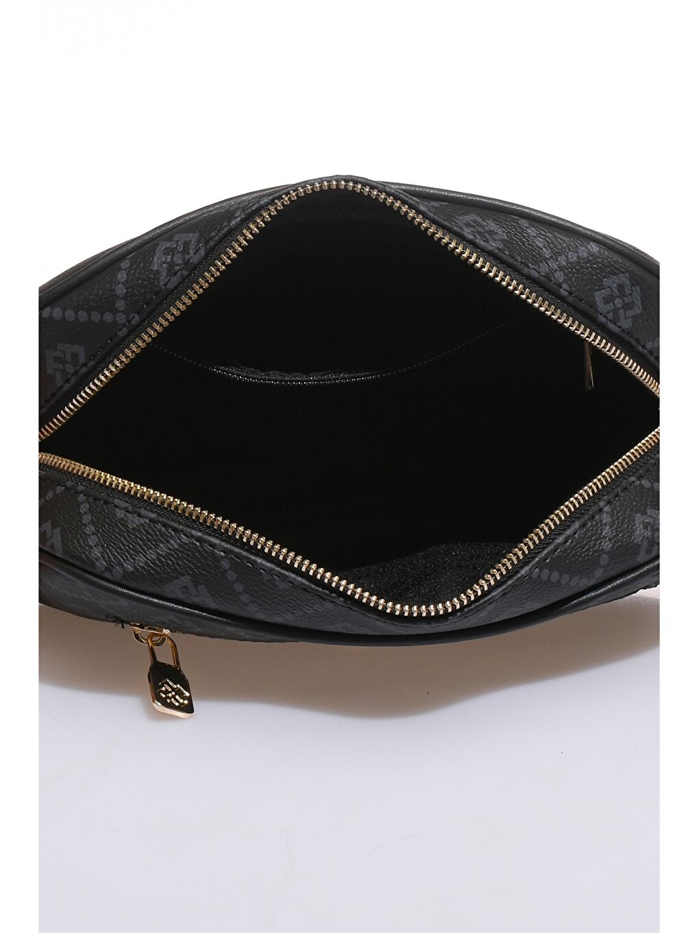 Siyah Deri Görünümlü Desenli Kadın Çapraz Çanta-3