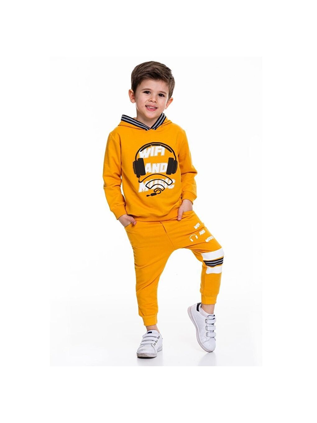Sarı Kapüşonlu Uzun Kollu Baskılı Erkek Bebek 2'li Takım-1