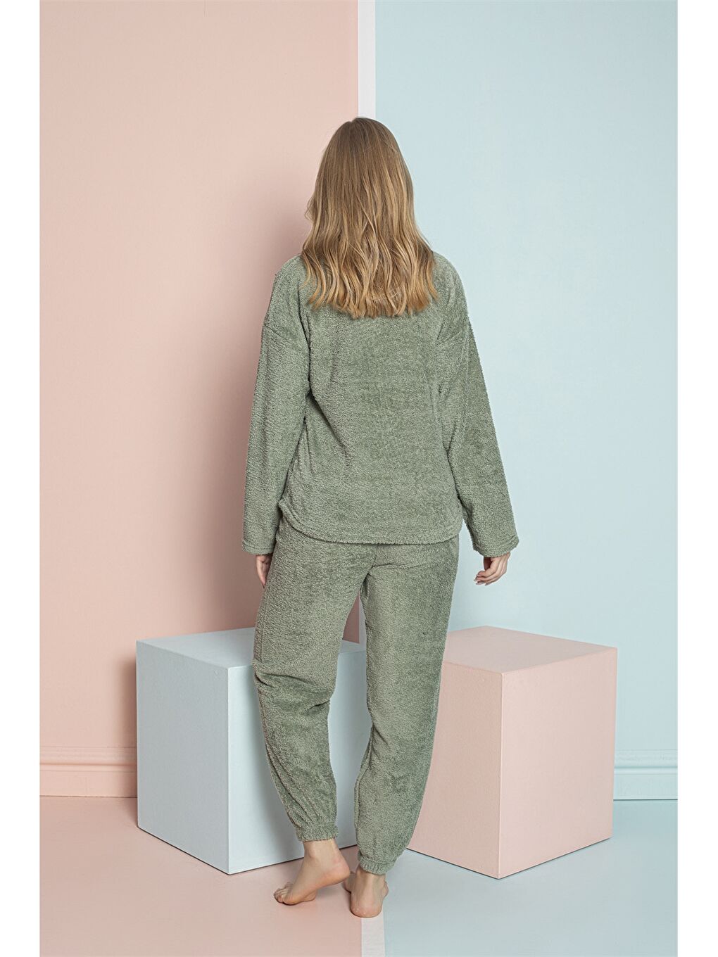 Yeşil Bisiklet Yaka Nakışlı Kadın Pelüş Pijama Takımı-2