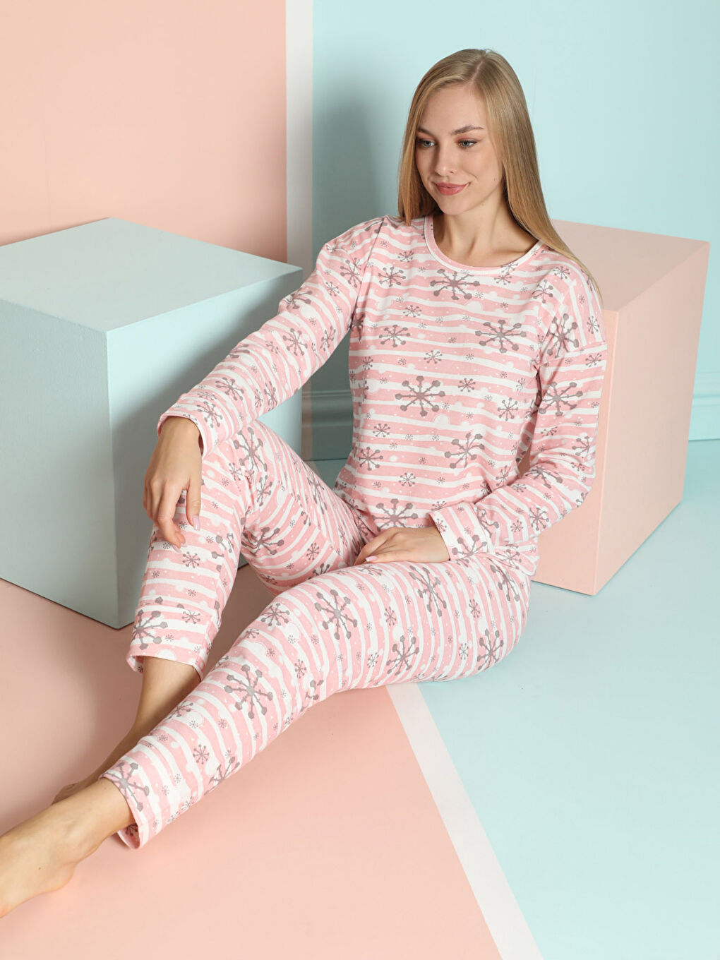 Pembe Bisiklet Yaka Desenli Uzun Kollu Kadın Pijama Takımı-1