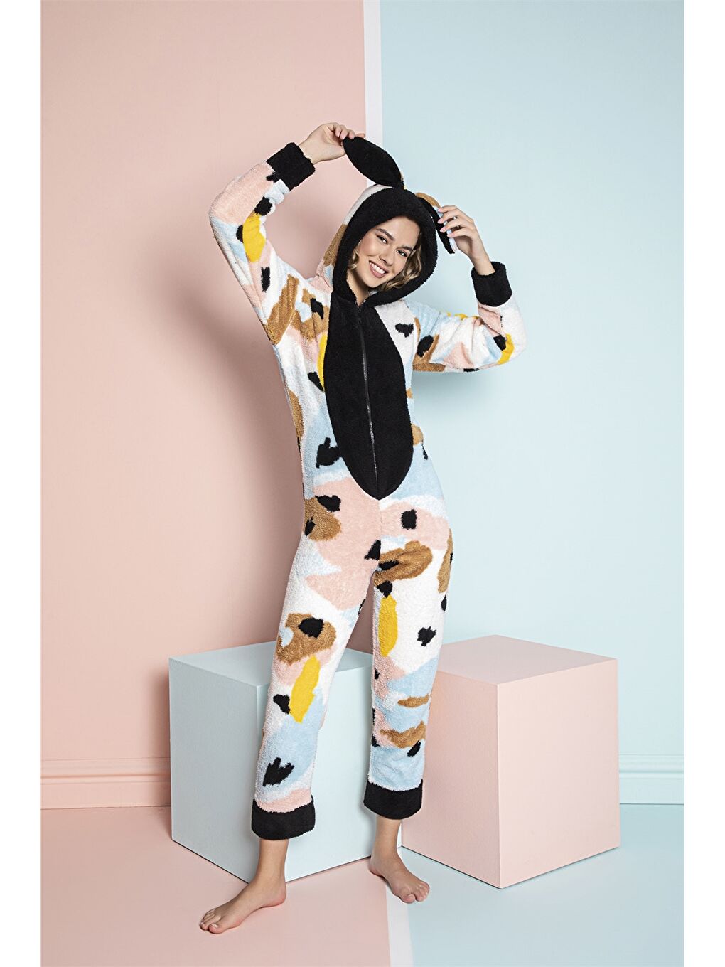 Siyah Kapüşonlu Desenli Uzun Kollu Kadın Polar Uyku Tulumu