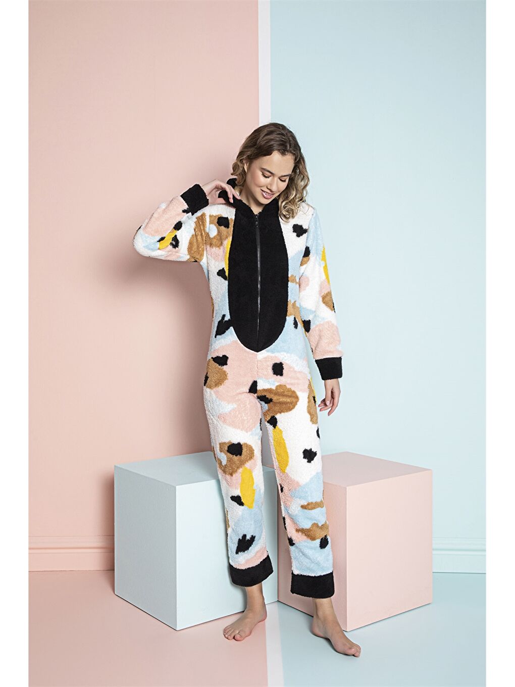 Siyah Kapüşonlu Desenli Uzun Kollu Kadın Polar Uyku Tulumu-2