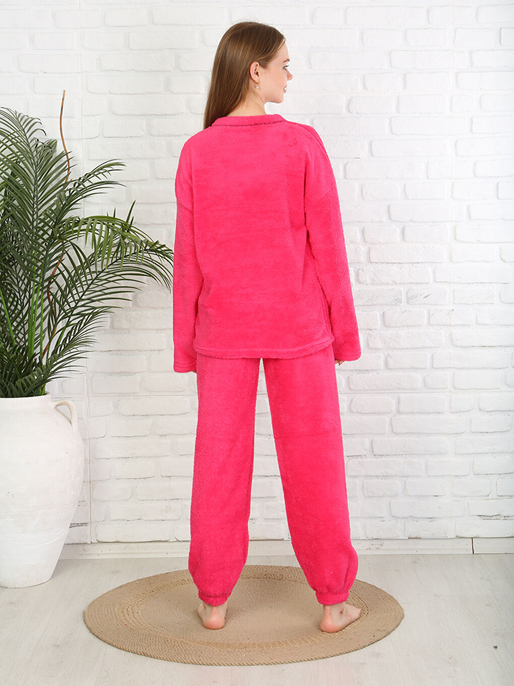 Pembe Bisiklet Yaka Nakışlı Kadın Pelüş Pijama Takımı-2