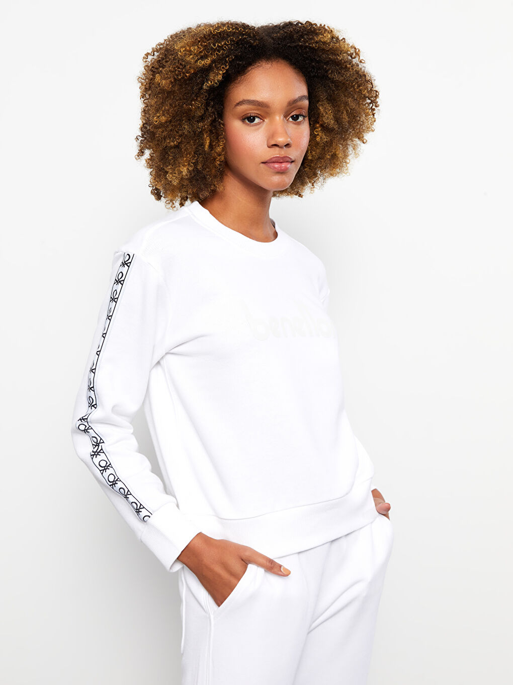 Beyaz Bisiklet Yaka Baskılı Uzun Kollu Kadın Sweatshirt