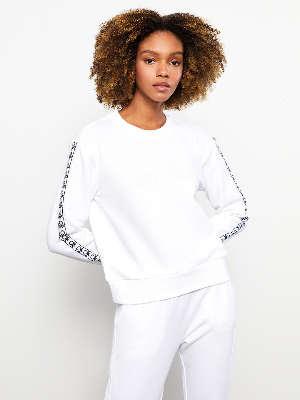 Beyaz Bisiklet Yaka Baskılı Uzun Kollu Kadın Sweatshirt-1