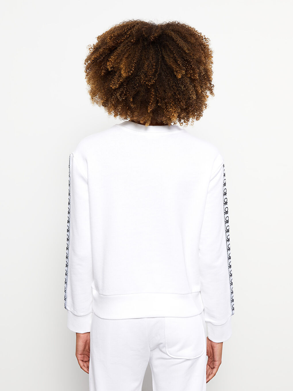 Beyaz Bisiklet Yaka Baskılı Uzun Kollu Kadın Sweatshirt-4