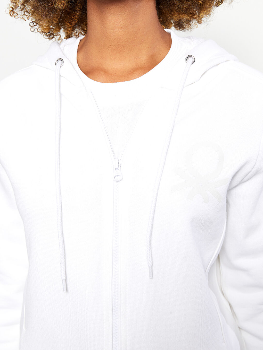 Beyaz Kapüşonlu Desenli Uzun Kollu Kadın Sweatshirt-3