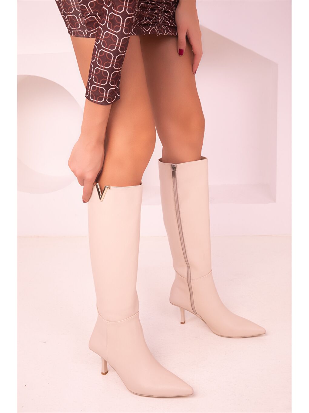 Bej Deri Görünümlü Fermuarlı Kadın Çizme-3