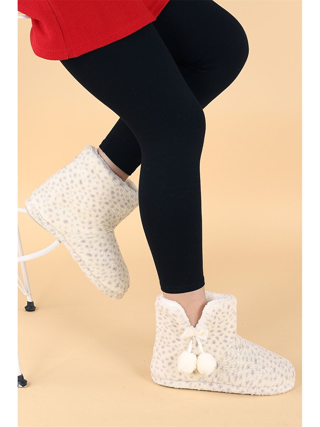 Gri Ponpon Detaylı Desenli Kadın Ev Botu