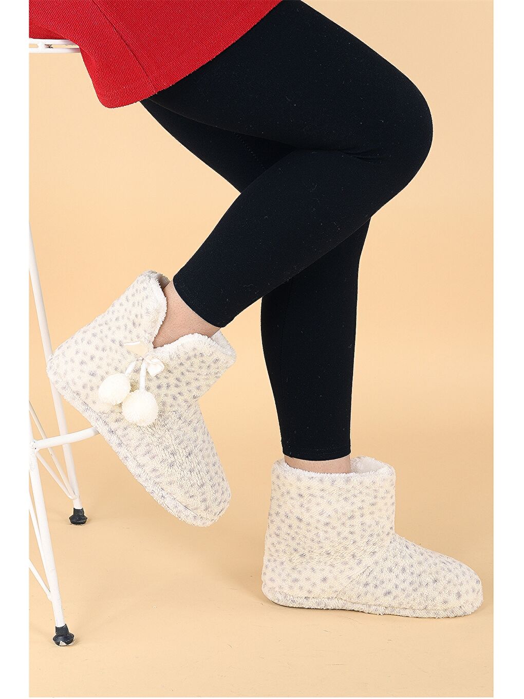 Gri Ponpon Detaylı Desenli Kadın Ev Botu-1