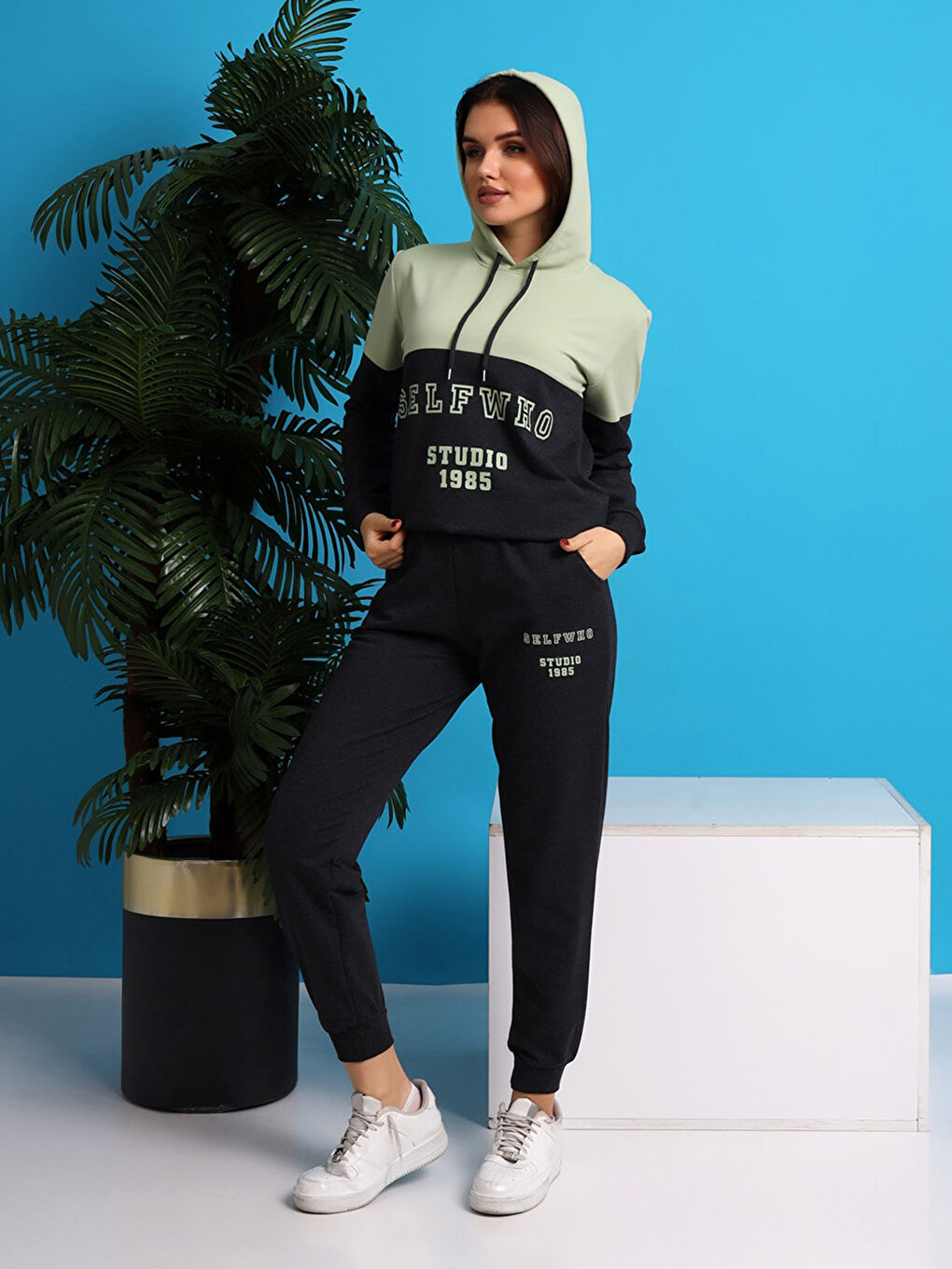 Yeşil Kapüşonlu Baskılı Uzun Kollu Kadın Eşofman Takımı-3