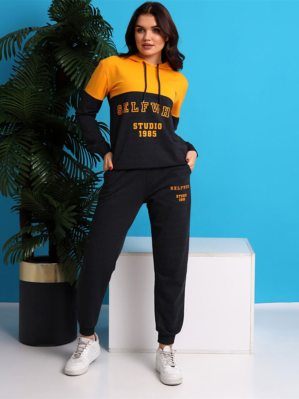 Sarı Kapüşonlu Baskılı Uzun Kollu Kadın Eşofman Takımı