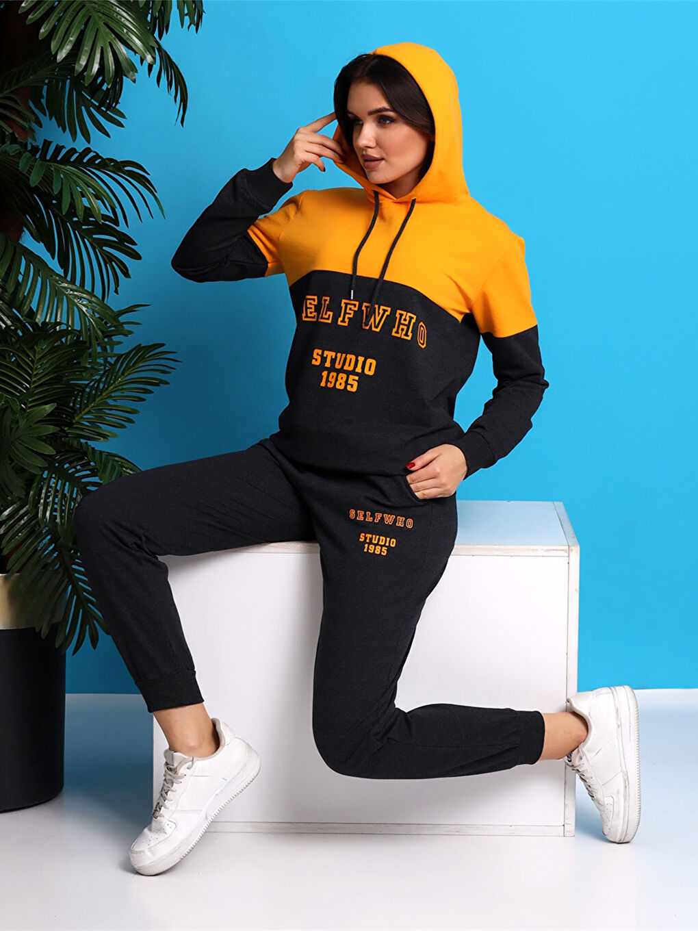 Sarı Kapüşonlu Baskılı Uzun Kollu Kadın Eşofman Takımı-2