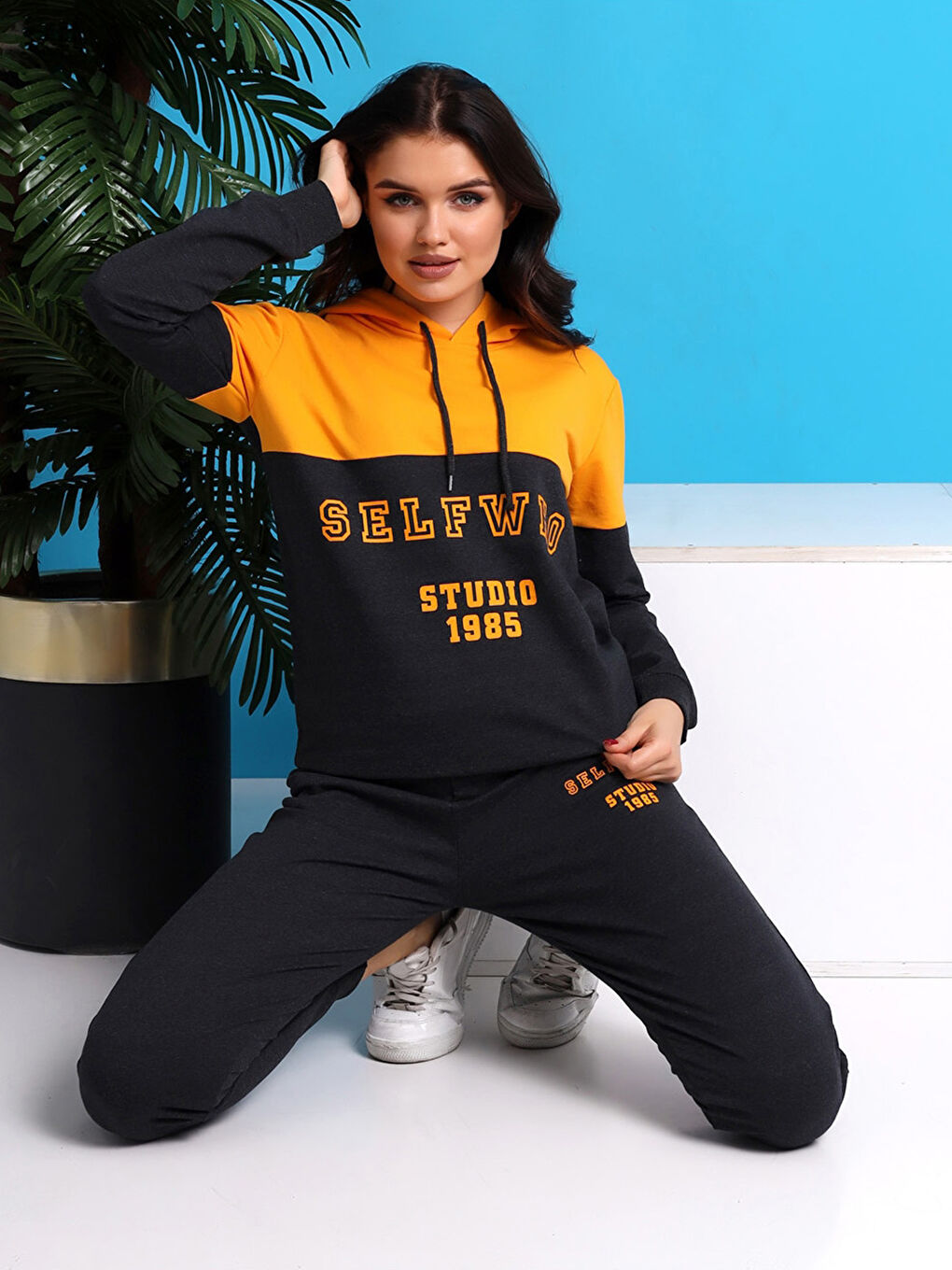 Sarı Kapüşonlu Baskılı Uzun Kollu Kadın Eşofman Takımı-3