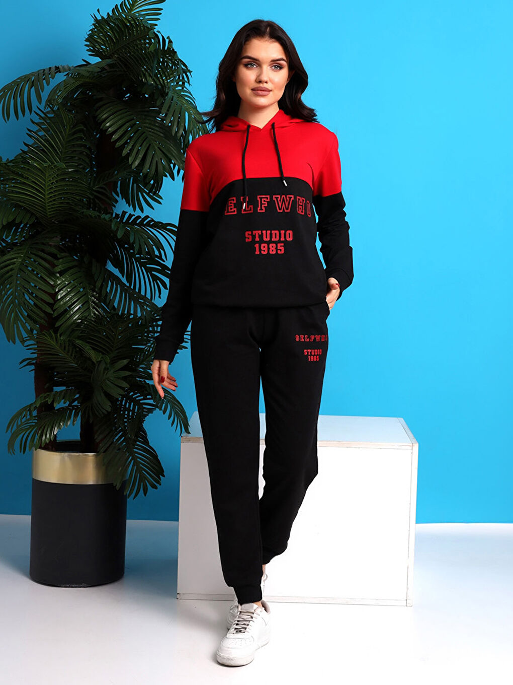 Kırmızı Kapüşonlu Baskılı Uzun Kollu Kadın Eşofman Takımı