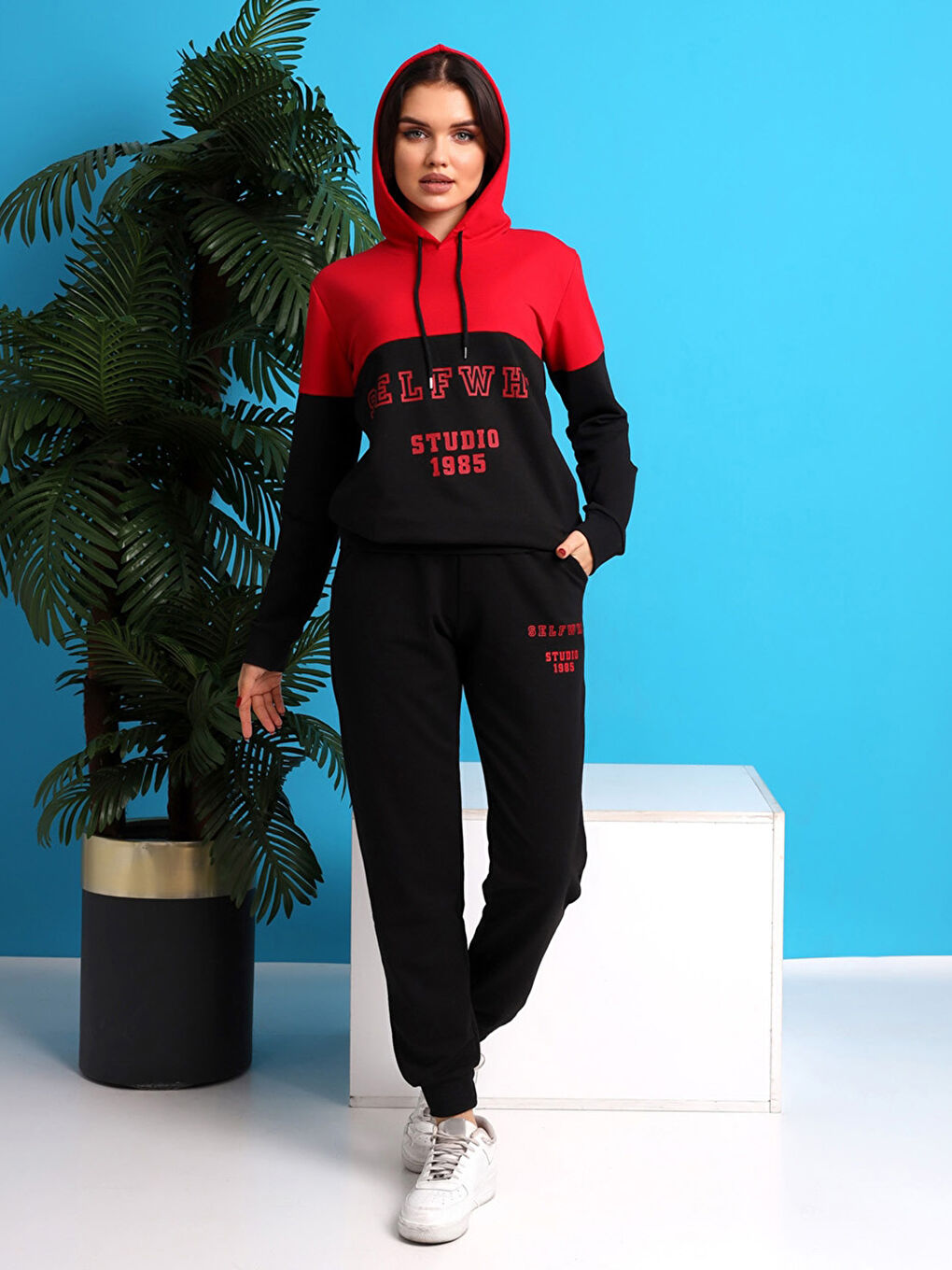 Kırmızı Kapüşonlu Baskılı Uzun Kollu Kadın Eşofman Takımı-3