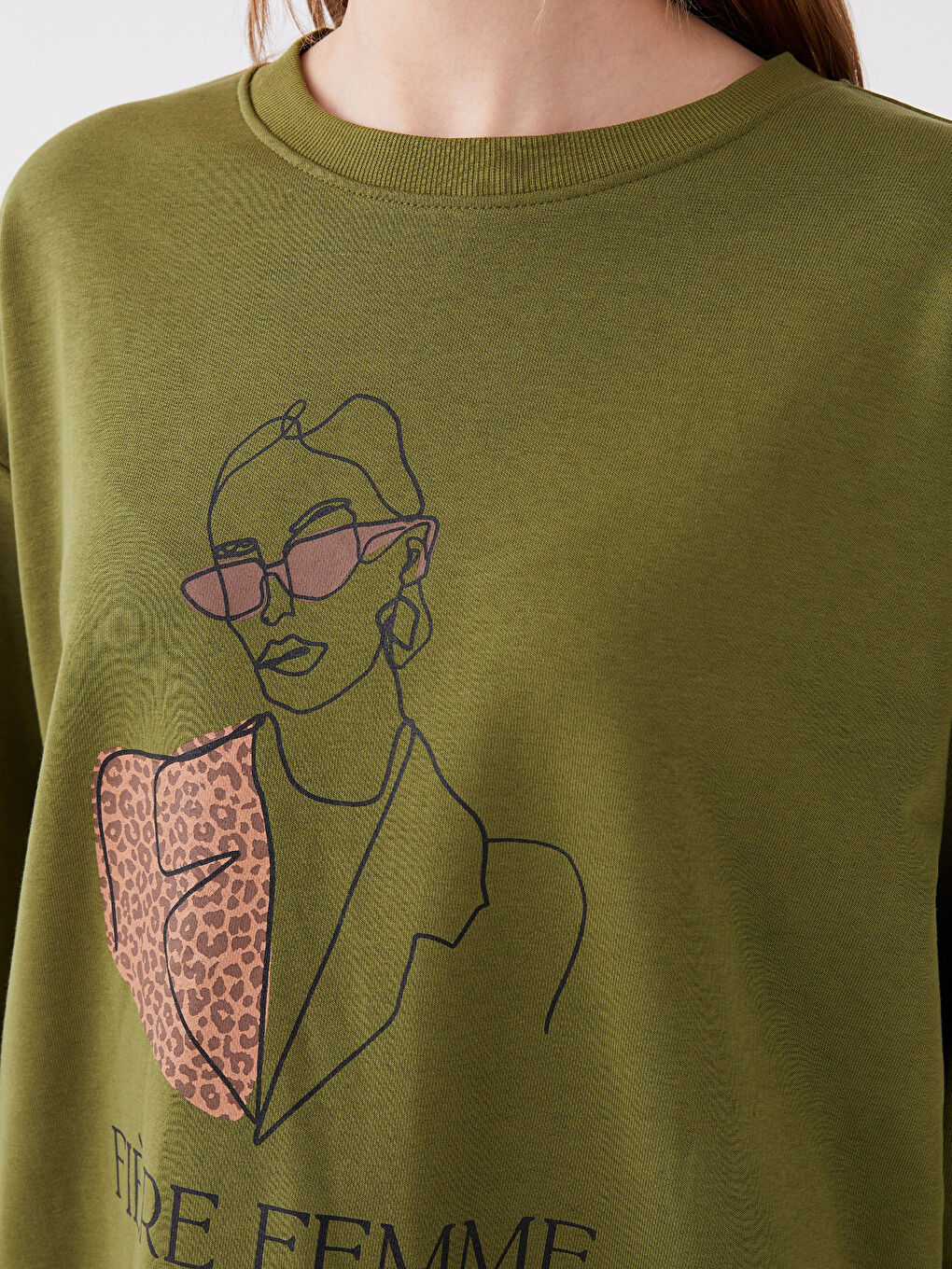 سويت شيرت أوفراسايز كم طويل مطبوع بياقة دائرية للسيدات-3