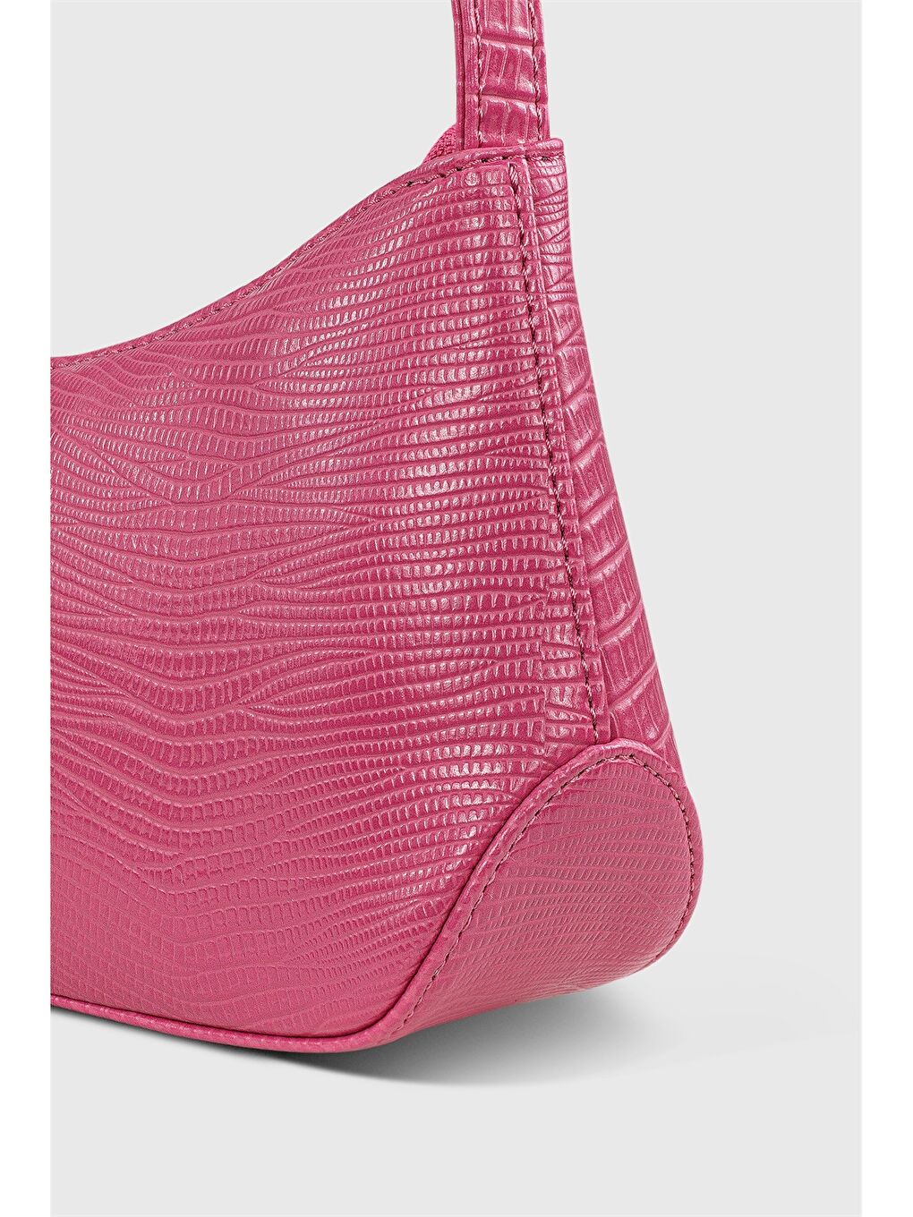 Pembe Deri Görünümlü Kroko Desenli Kadın Baget Çanta-3