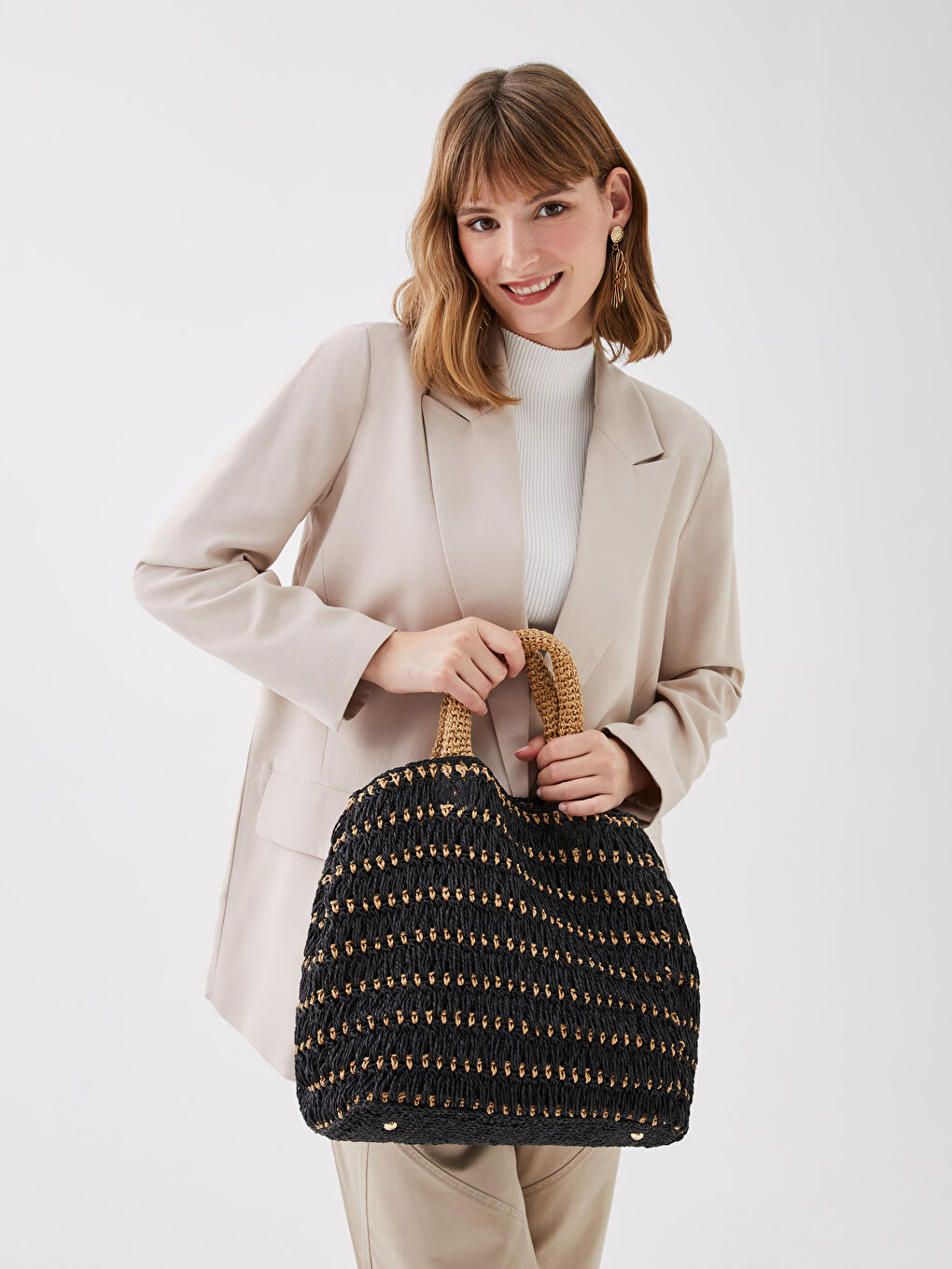 Siyah El Örmesi Kendinden Desenli Kadın Tote Çanta-1