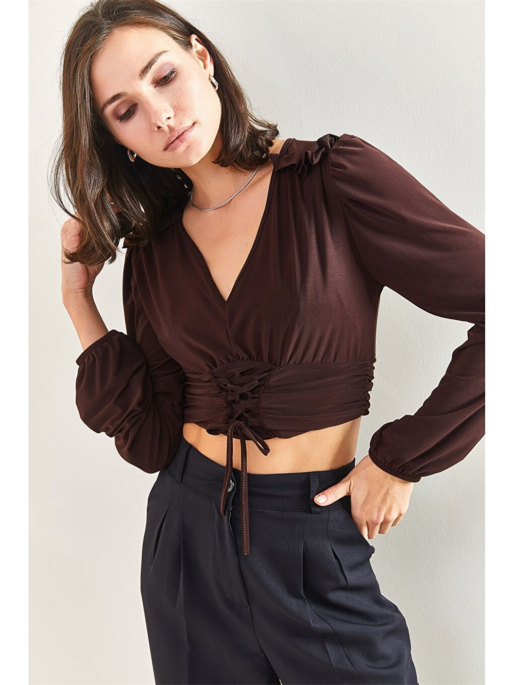 Kahverengi V Yaka Düz Uzun Kollu Crop Kadın Bluz