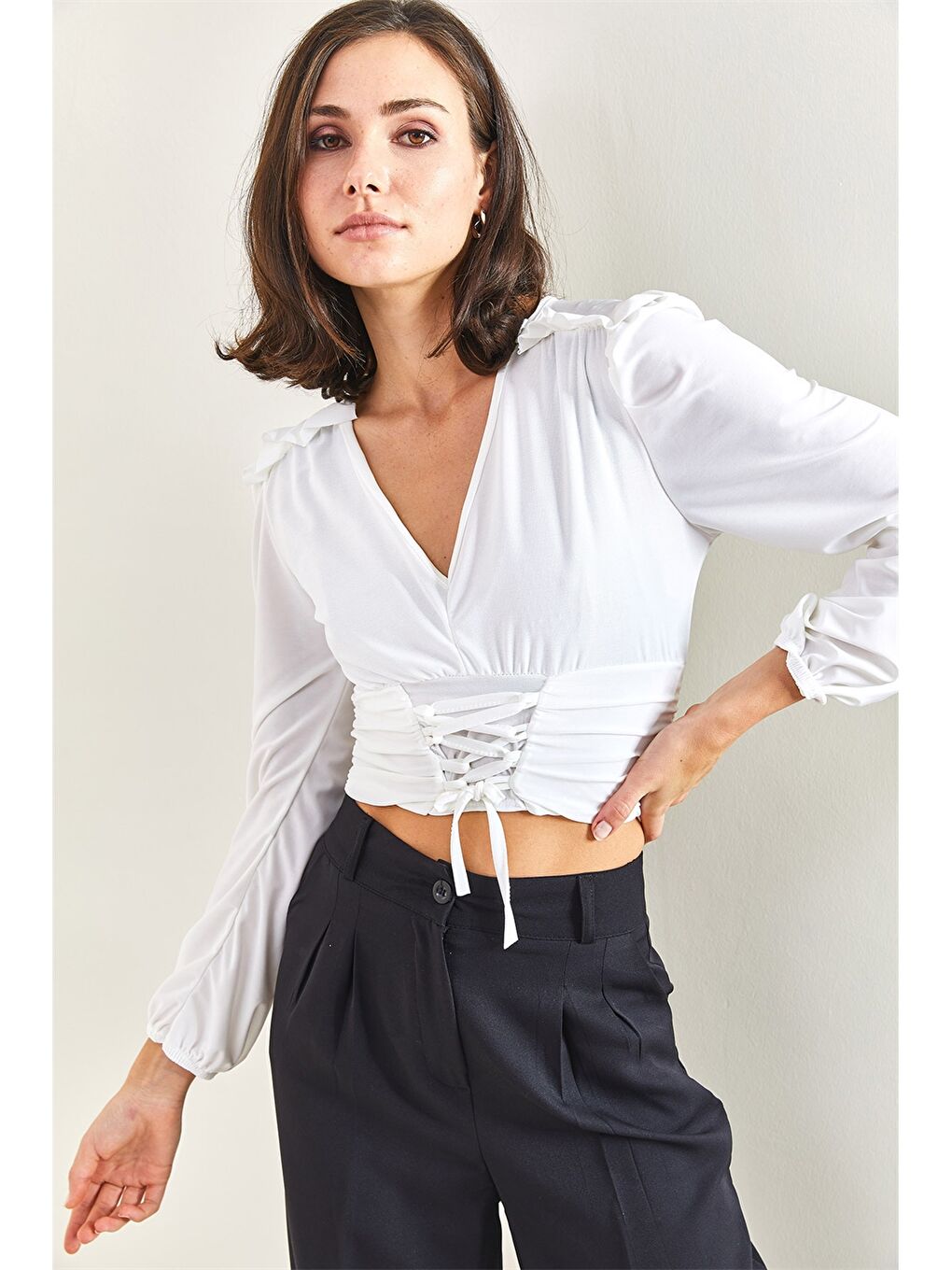 Beyaz V Yaka Düz Uzun Kollu Crop Kadın Bluz-1