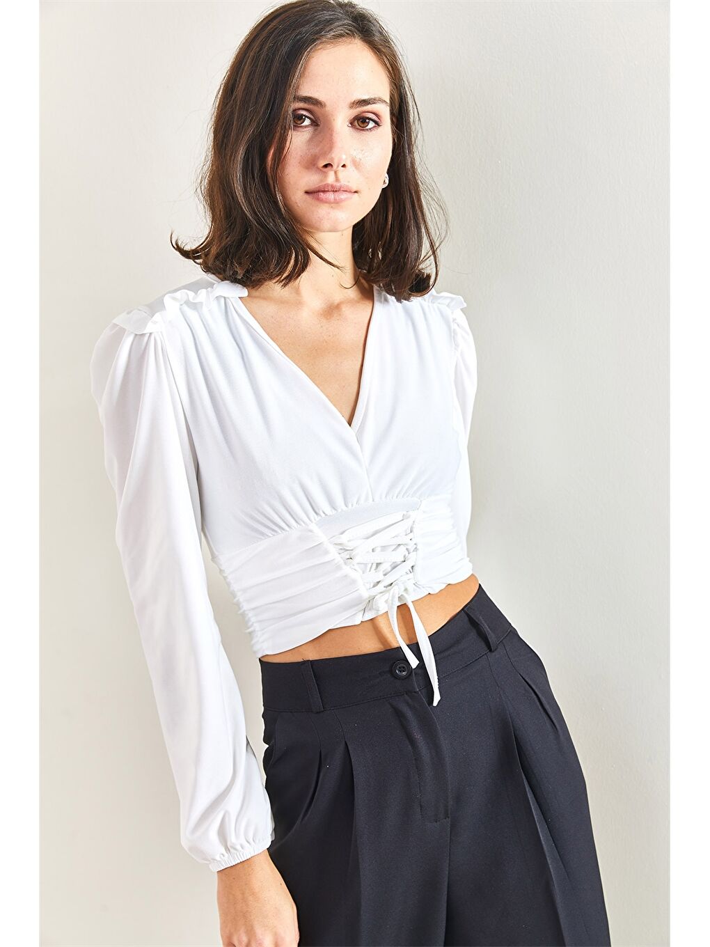 Beyaz V Yaka Düz Uzun Kollu Crop Kadın Bluz-2