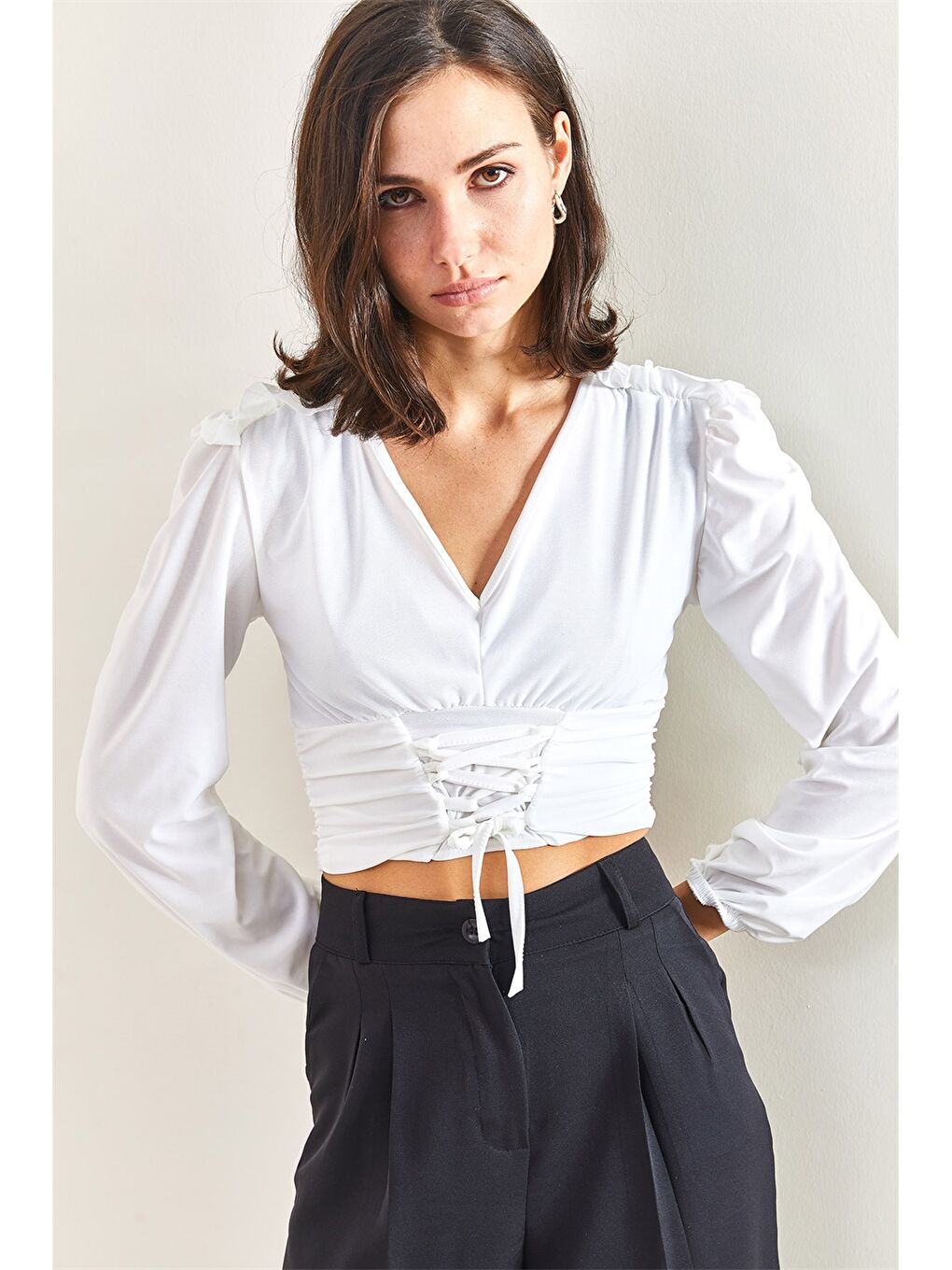 Beyaz V Yaka Düz Uzun Kollu Crop Kadın Bluz-4