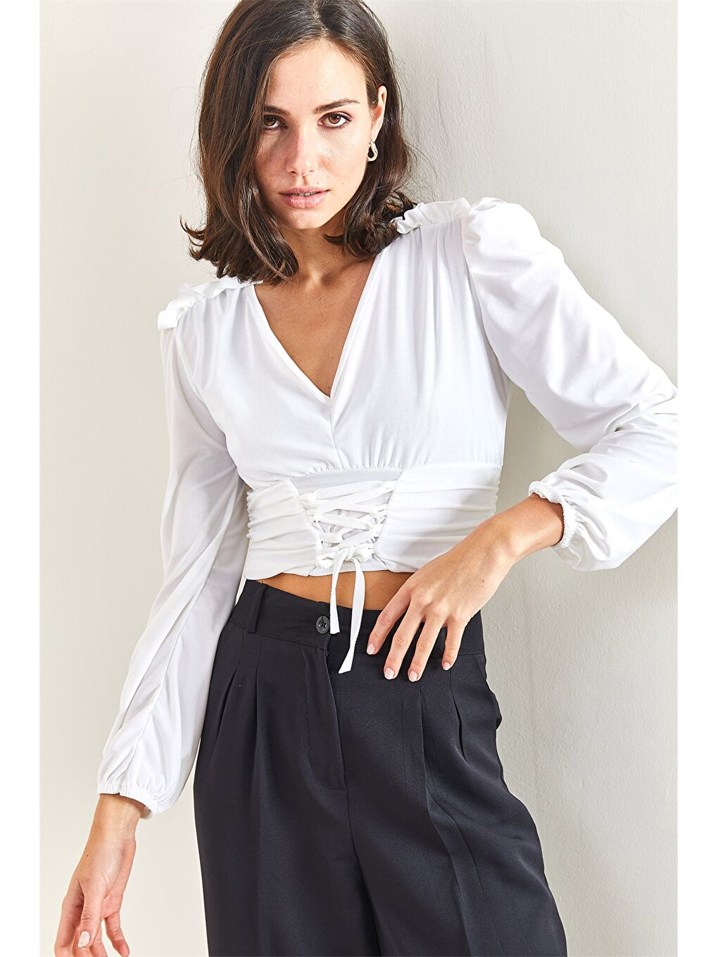 Beyaz V Yaka Düz Uzun Kollu Crop Kadın Bluz-5