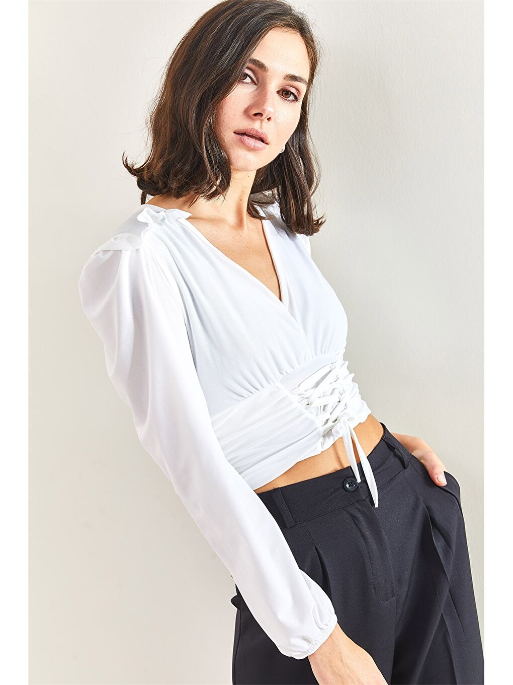 Beyaz V Yaka Düz Uzun Kollu Crop Kadın Bluz-7