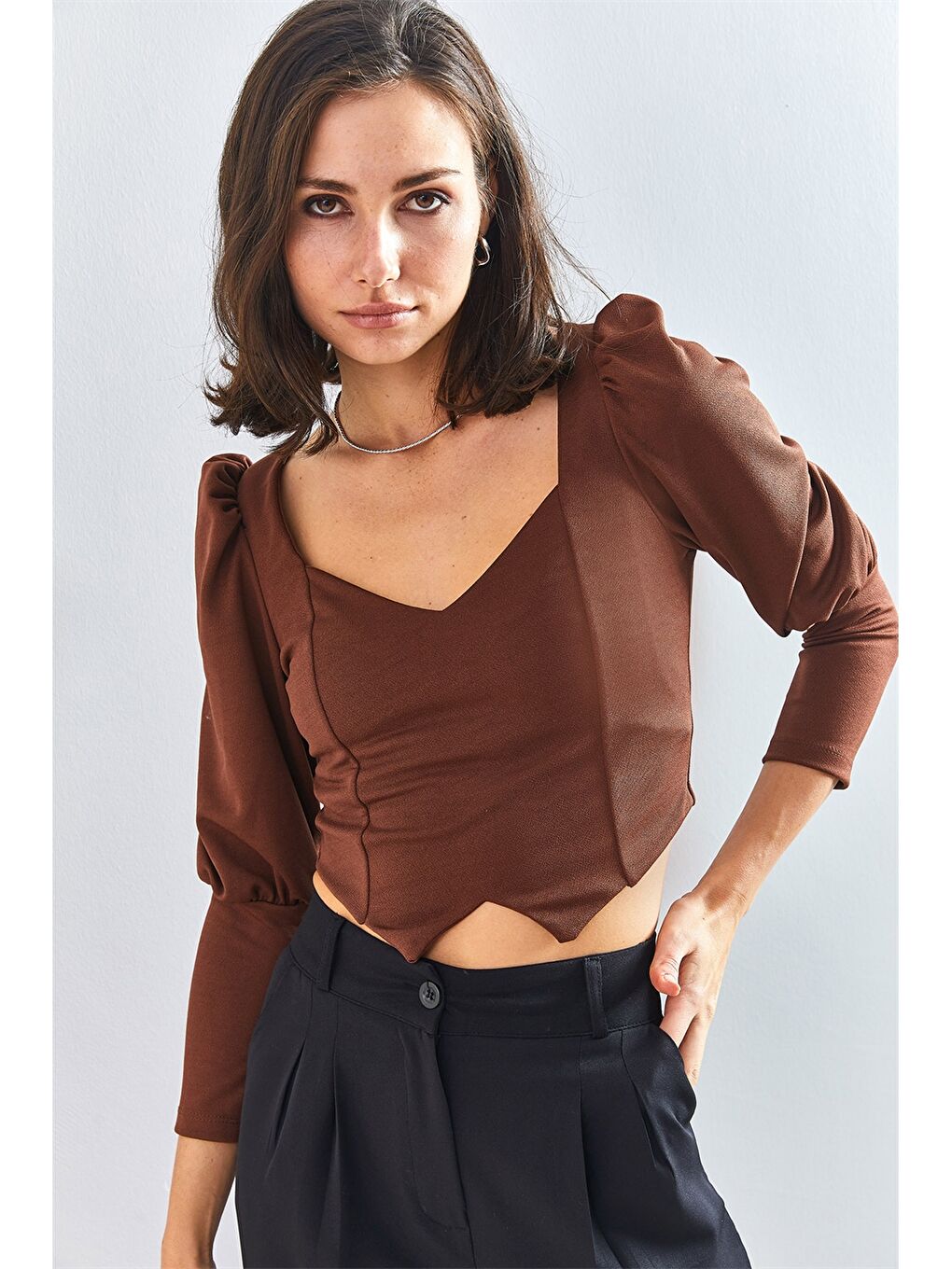 Kahverengi Kalp Yaka Düz Uzun Kollu Crop Kadın Bluz-1