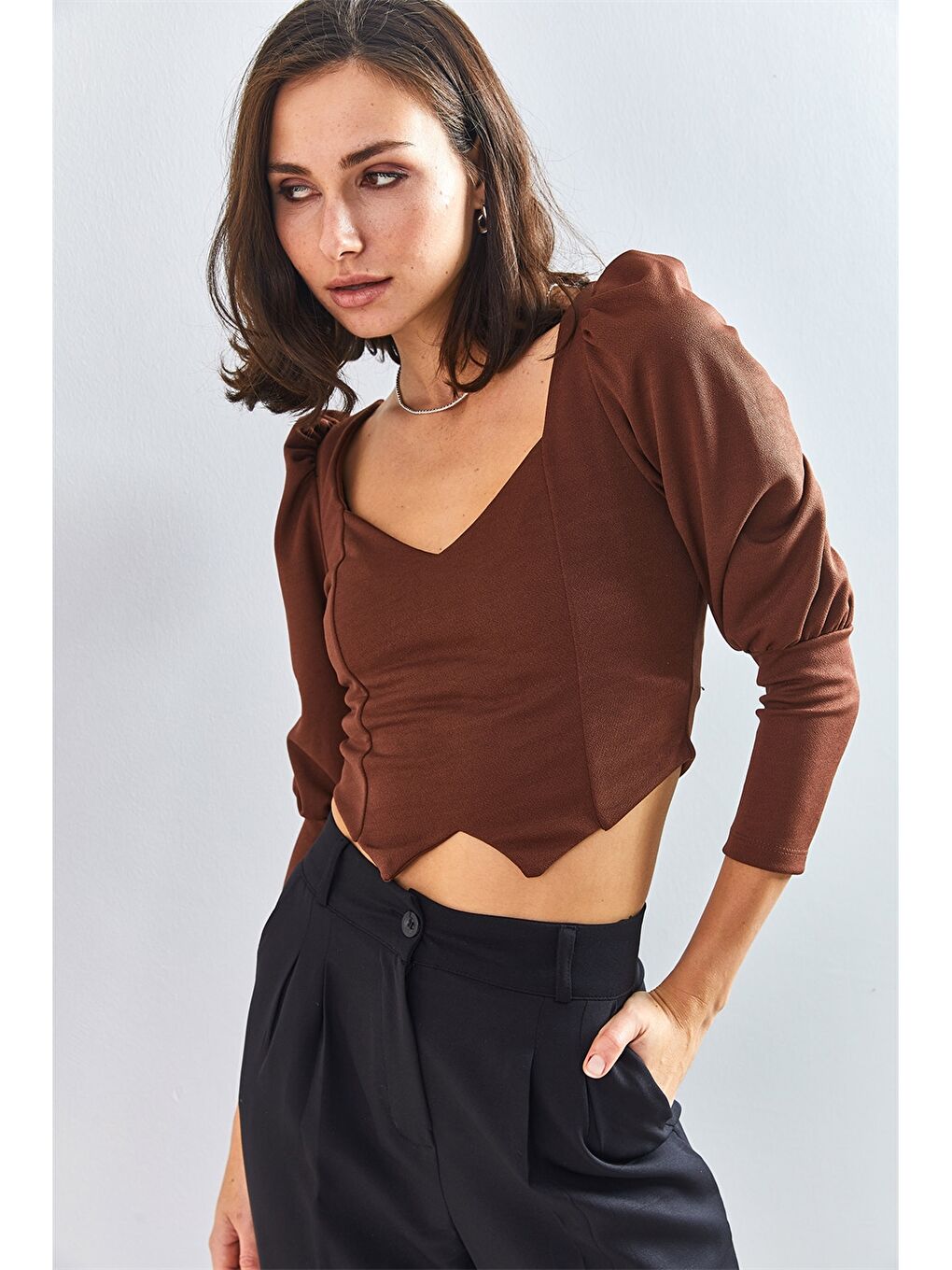 Kahverengi Kalp Yaka Düz Uzun Kollu Crop Kadın Bluz-3