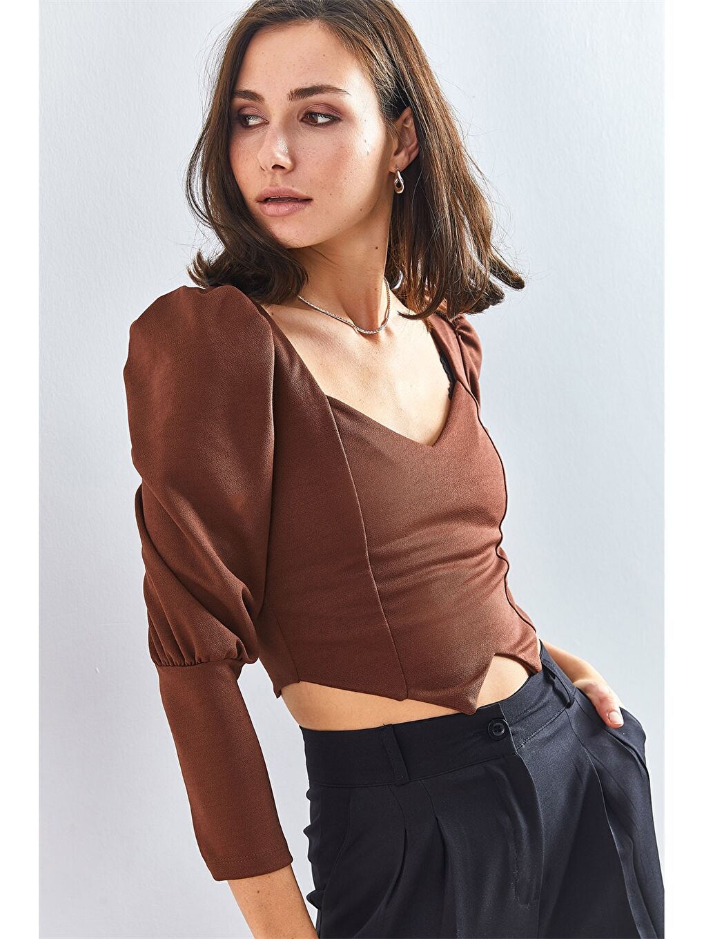 Kahverengi Kalp Yaka Düz Uzun Kollu Crop Kadın Bluz-4