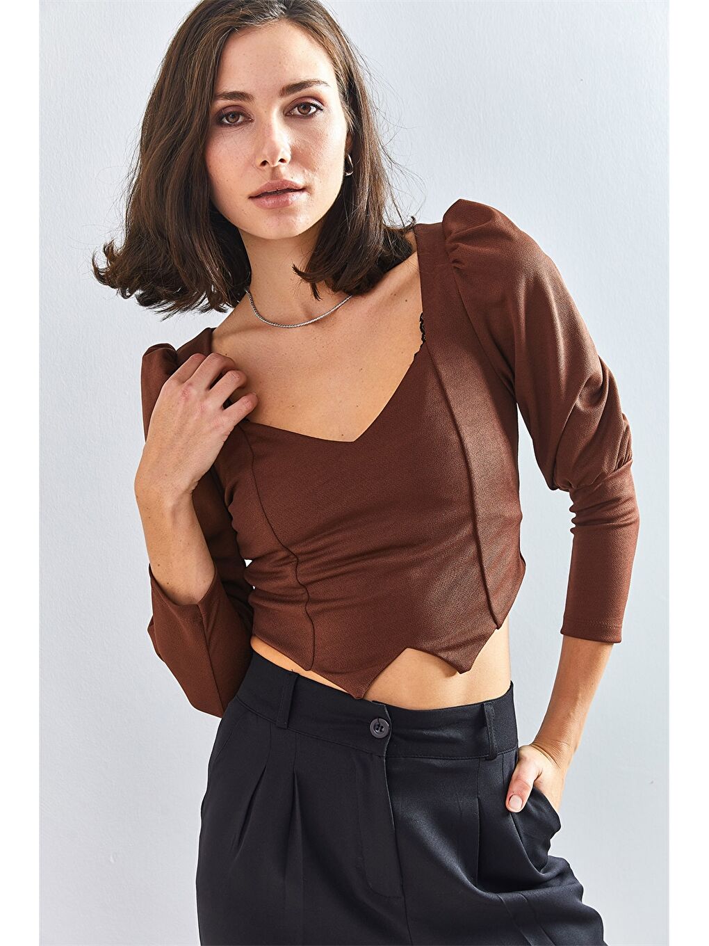 Kahverengi Kalp Yaka Düz Uzun Kollu Crop Kadın Bluz-5