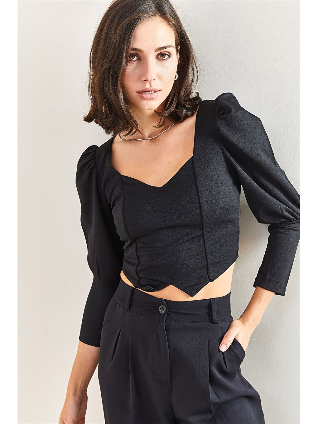 Siyah Kalp Yaka Düz Uzun Kollu Crop Kadın Bluz