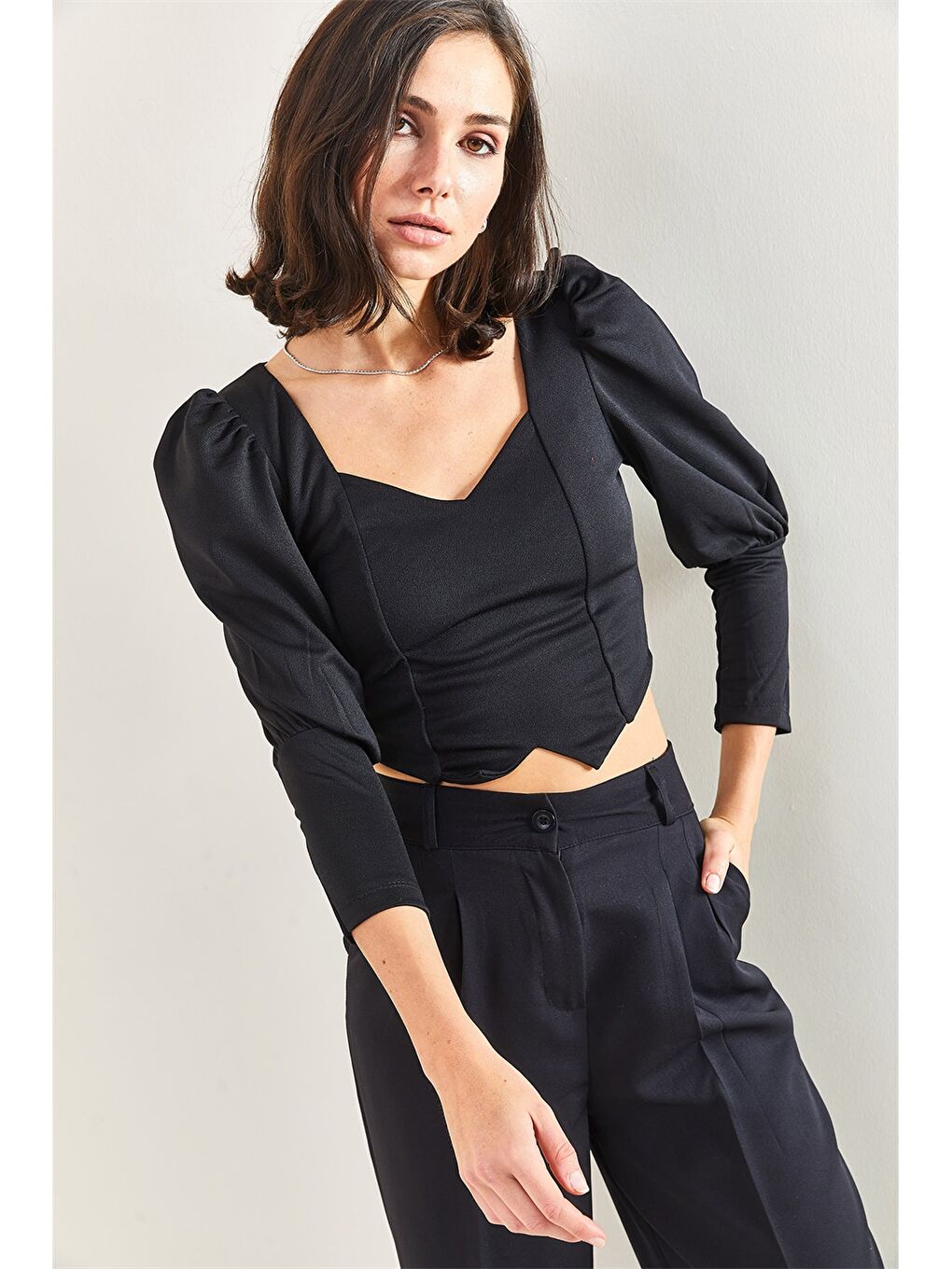 Siyah Kalp Yaka Düz Uzun Kollu Crop Kadın Bluz-2