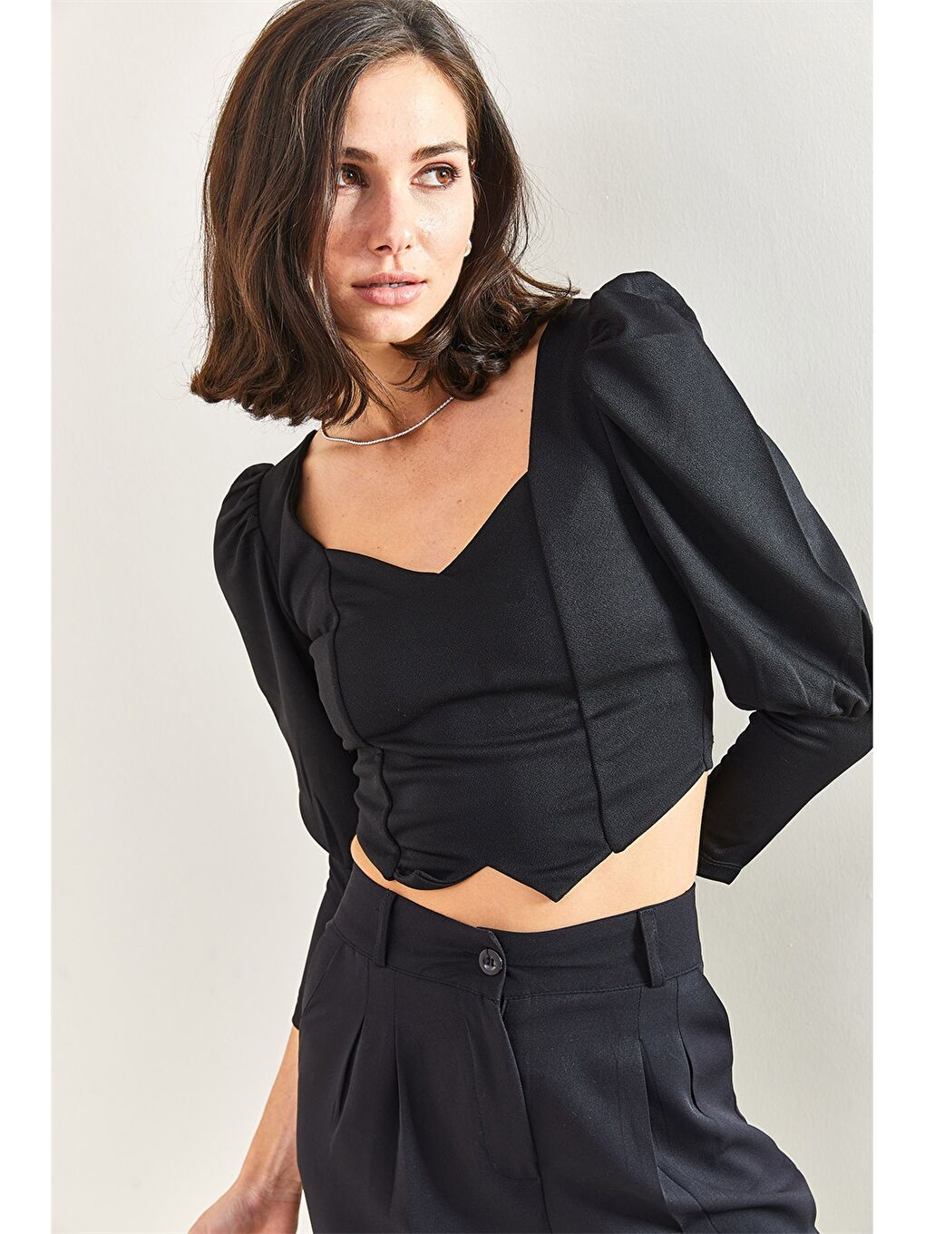 Siyah Kalp Yaka Düz Uzun Kollu Crop Kadın Bluz-3