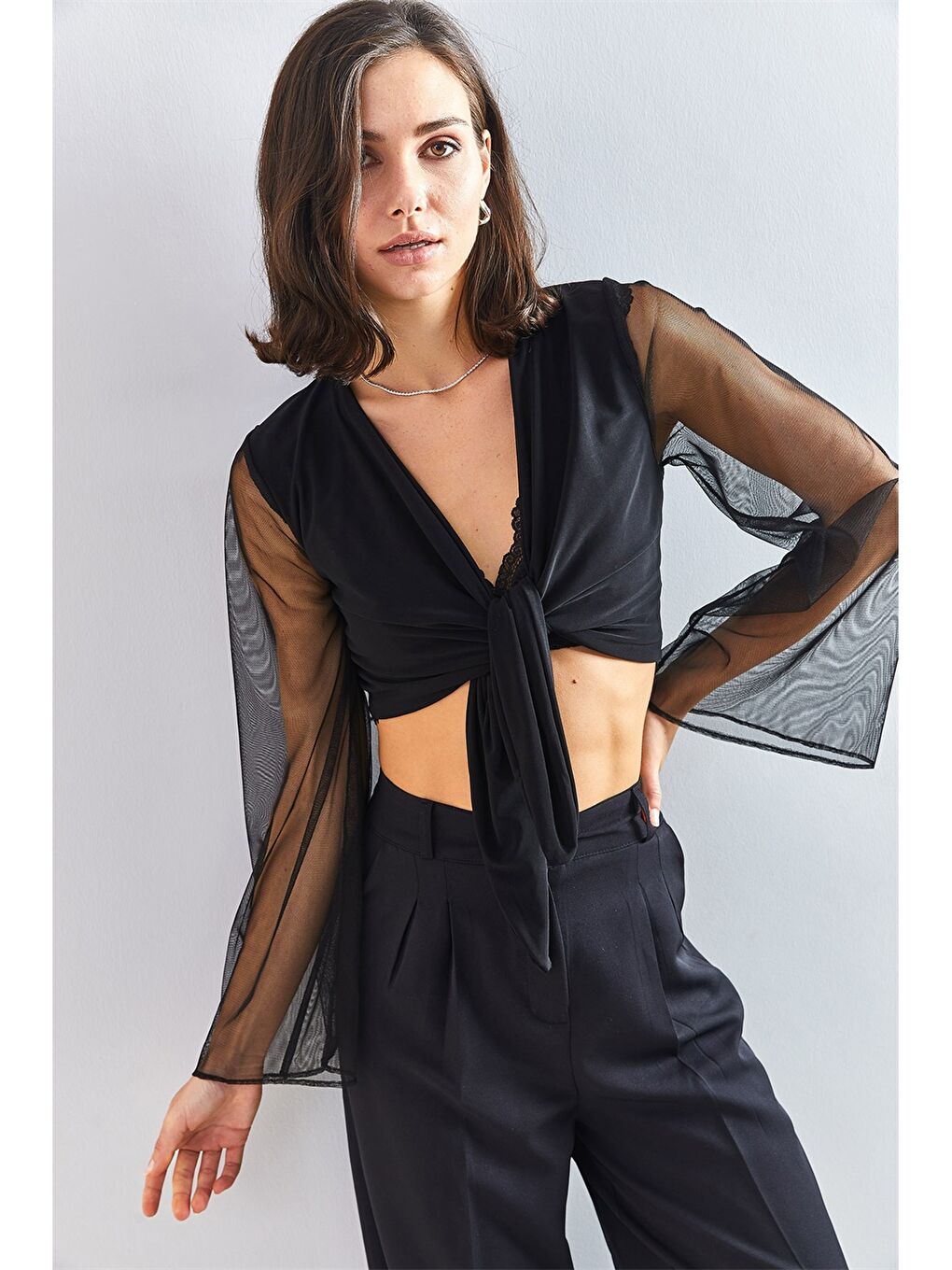 Siyah V Yaka Düz Uzun Kollu Kadın Bolero-1