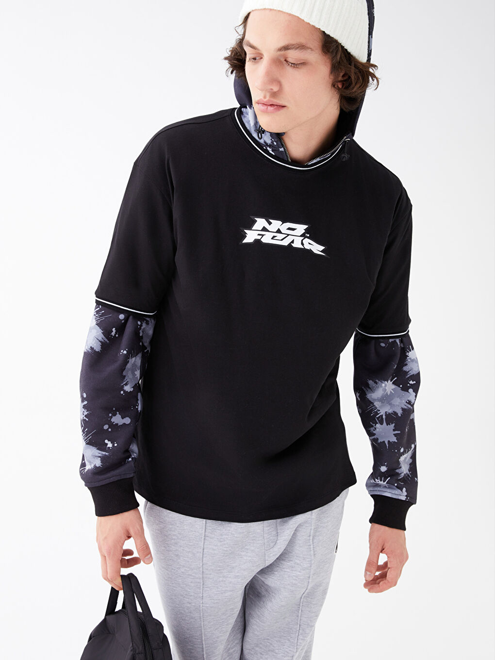 Siyah Bisiklet Yaka Kısa Kollu Baskılı Erkek Tişört-1