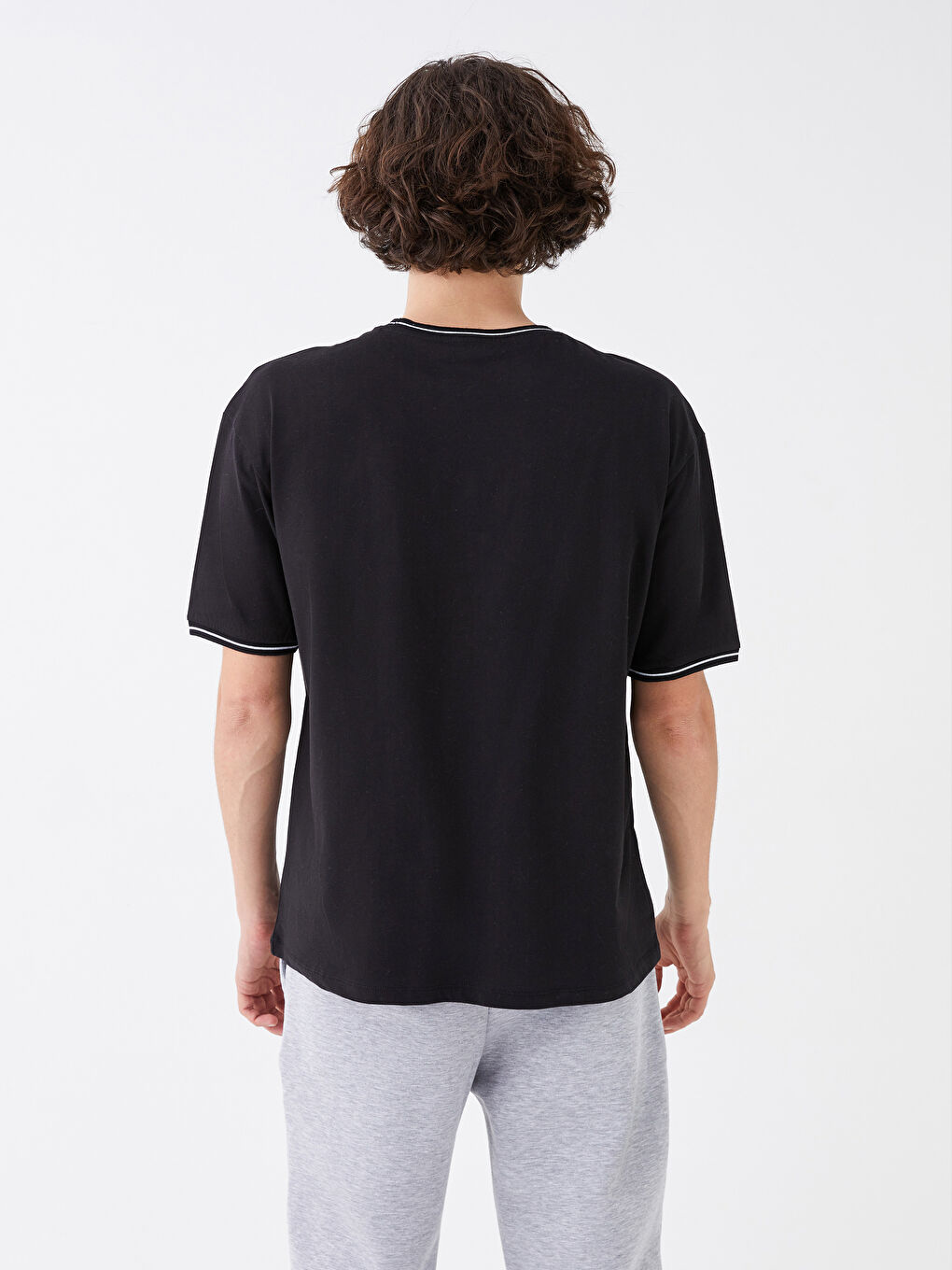 Siyah Bisiklet Yaka Kısa Kollu Baskılı Erkek Tişört-5