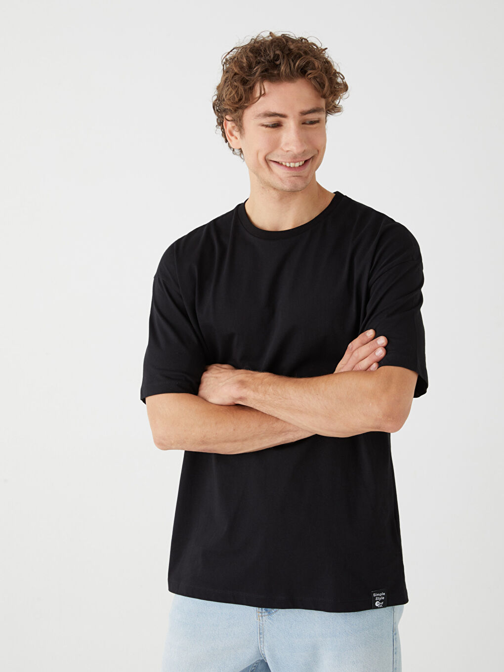 Siyah Oversize Bisiklet Yaka Kısa Kollu Erkek Tişört-1